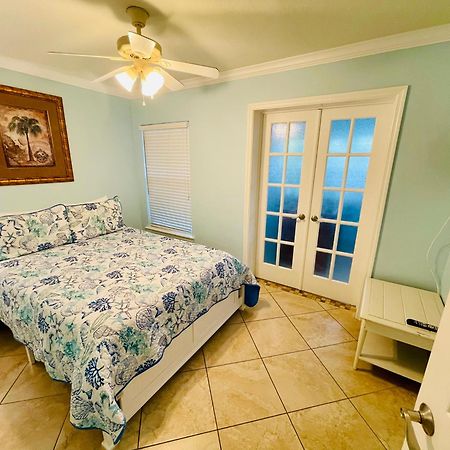 Gulf Coast Gem Private Condo - 2Bed, 1Bath, Sleeps 6, Across The Street From Beach & Gulf, Game Room, Pool Clearwater Beach Esterno foto