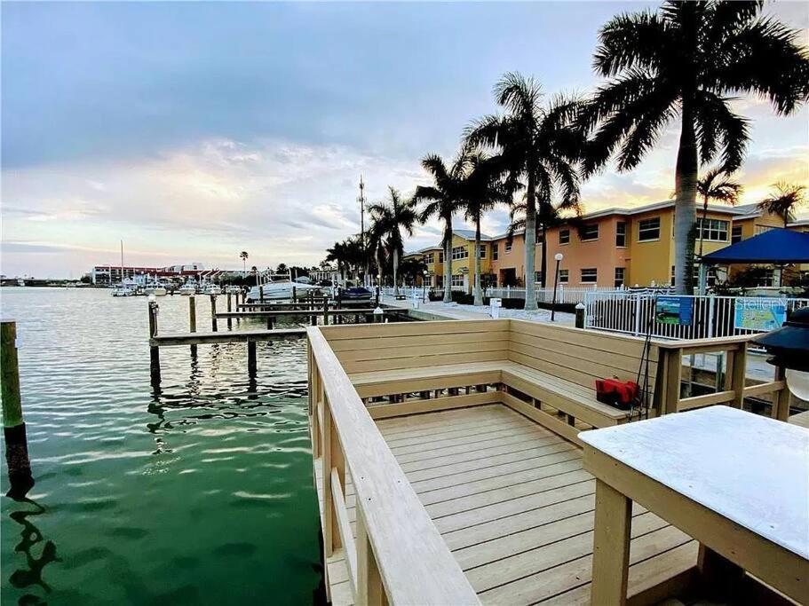 Gulf Coast Gem Private Condo - 2Bed, 1Bath, Sleeps 6, Across The Street From Beach & Gulf, Game Room, Pool Clearwater Beach Esterno foto