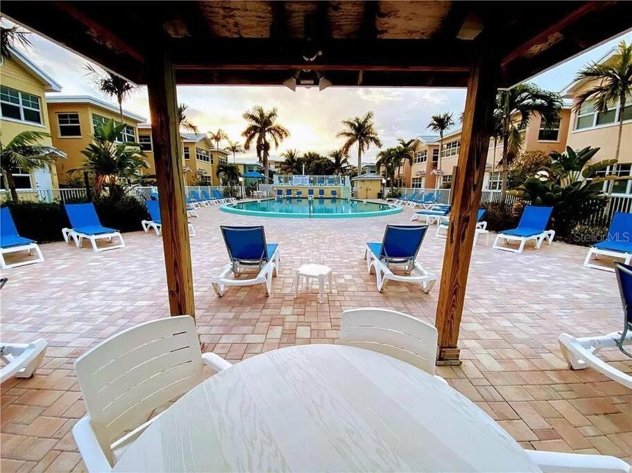 Gulf Coast Gem Private Condo - 2Bed, 1Bath, Sleeps 6, Across The Street From Beach & Gulf, Game Room, Pool Clearwater Beach Esterno foto