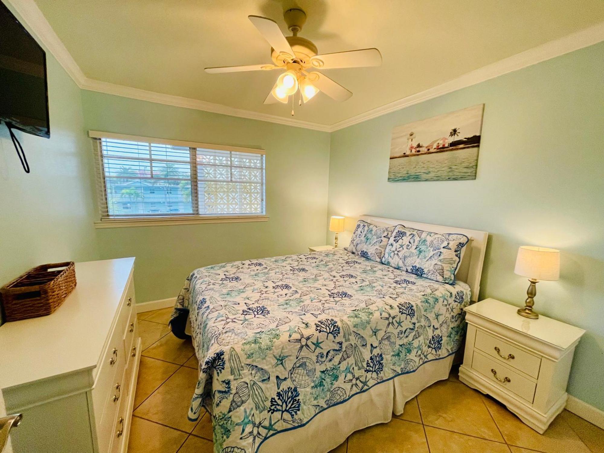 Gulf Coast Gem Private Condo - 2Bed, 1Bath, Sleeps 6, Across The Street From Beach & Gulf, Game Room, Pool Clearwater Beach Esterno foto