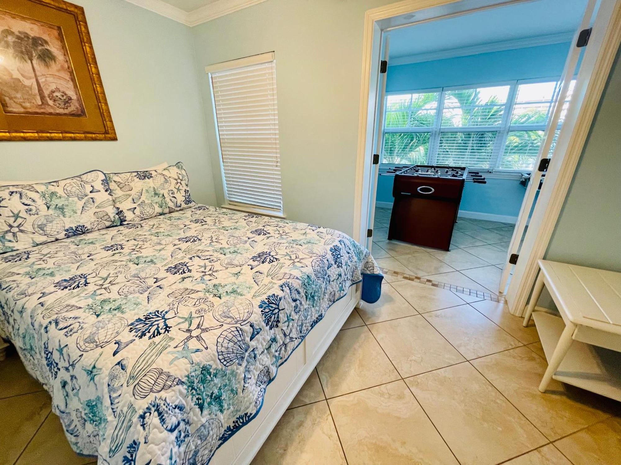 Gulf Coast Gem Private Condo - 2Bed, 1Bath, Sleeps 6, Across The Street From Beach & Gulf, Game Room, Pool Clearwater Beach Esterno foto